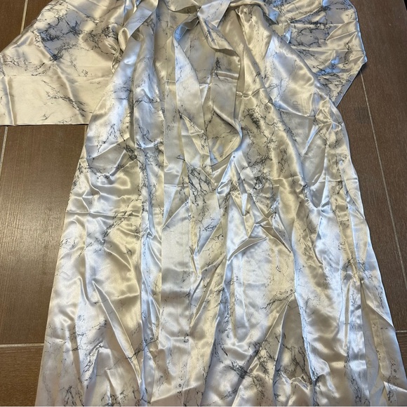 Slip Silk Marble Robe - Picture 6 of 7